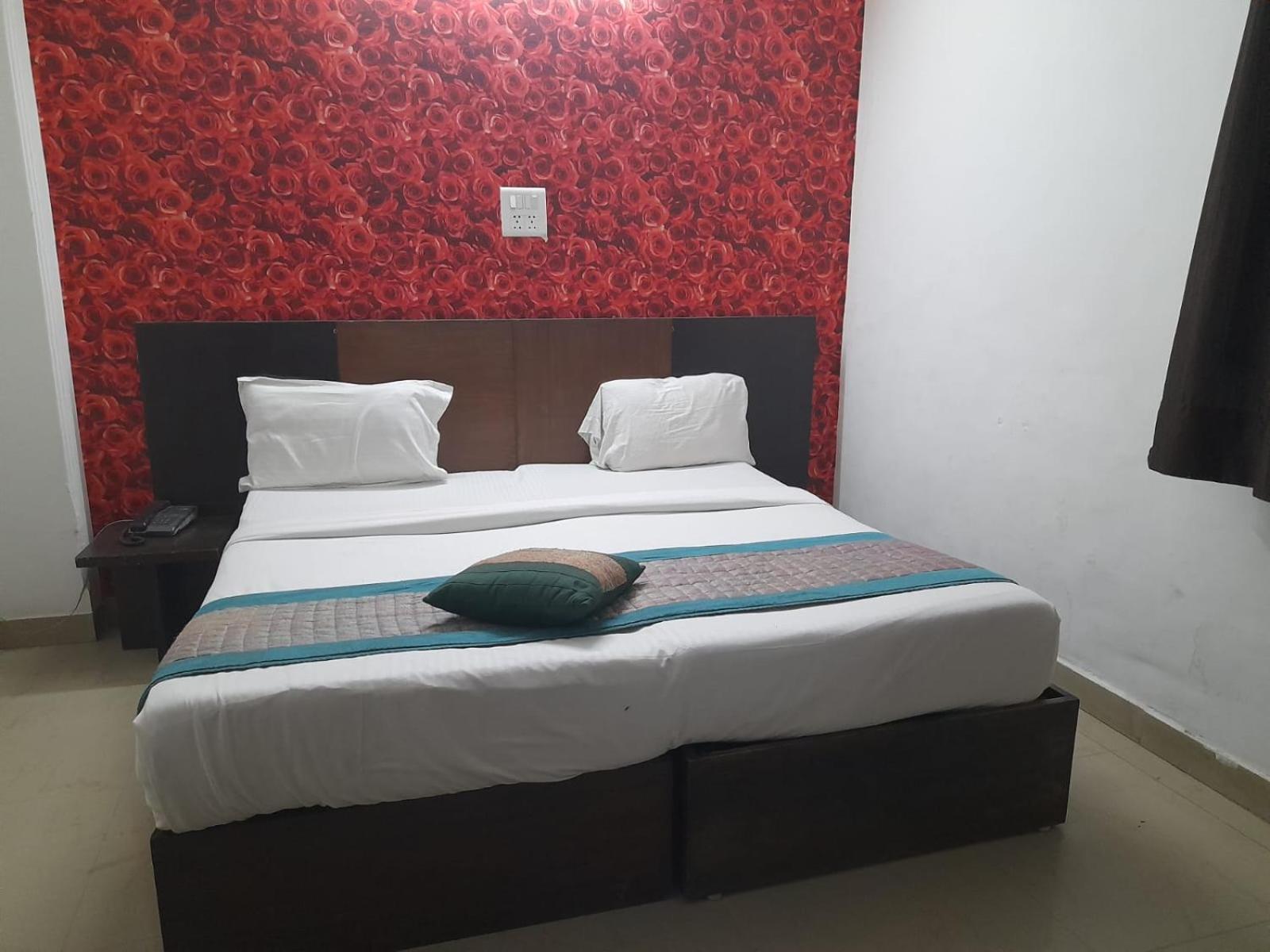 Hotel Airport Aditya Inn Yeni Delhi Dış mekan fotoğraf