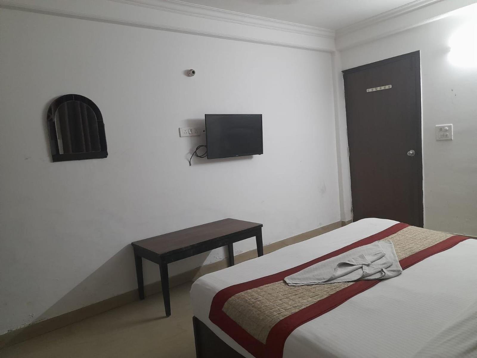 Hotel Airport Aditya Inn Yeni Delhi Dış mekan fotoğraf