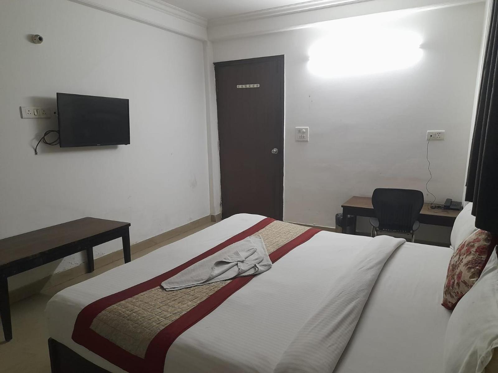Hotel Airport Aditya Inn Yeni Delhi Dış mekan fotoğraf