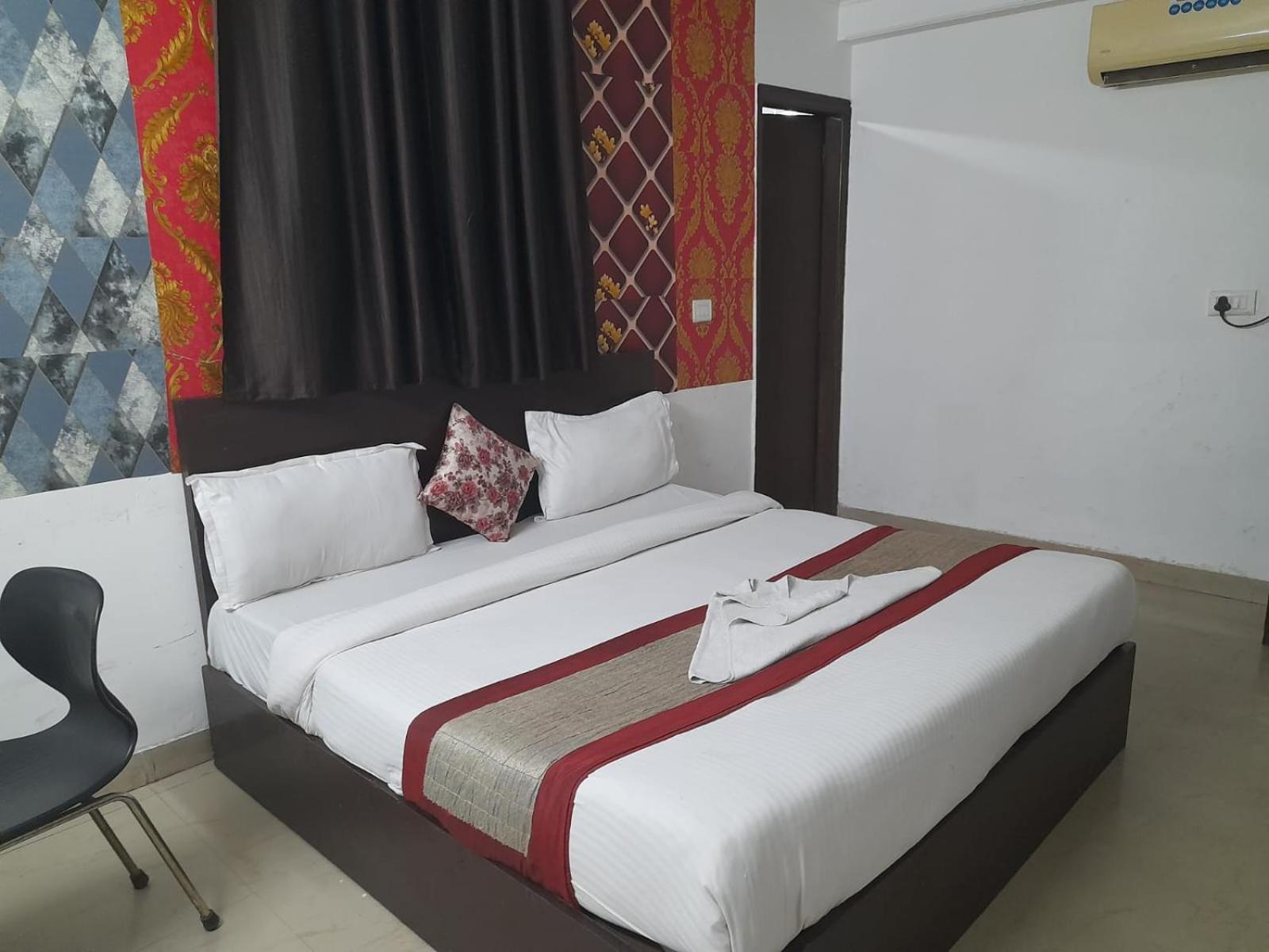Hotel Airport Aditya Inn Yeni Delhi Dış mekan fotoğraf