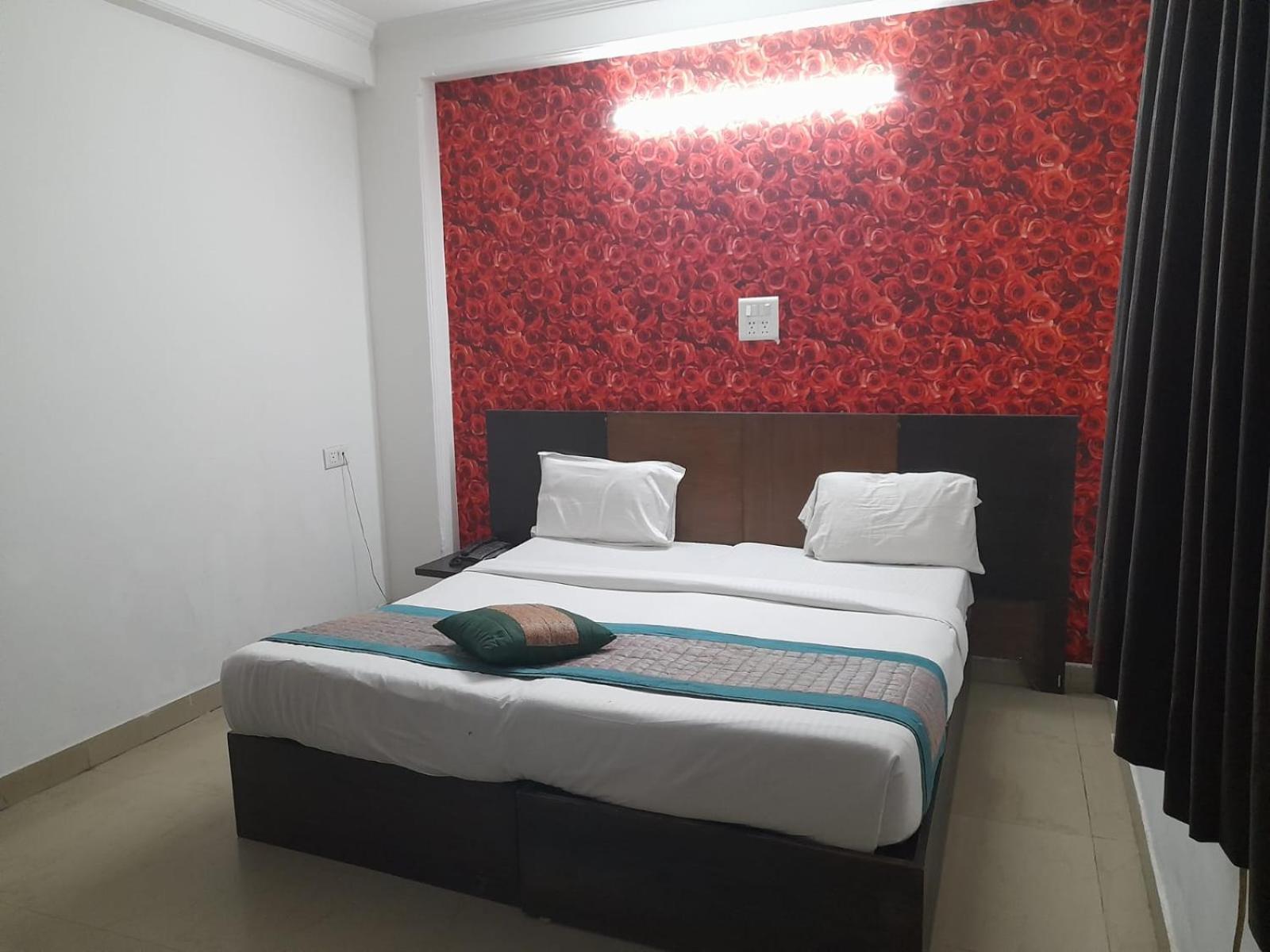 Hotel Airport Aditya Inn Yeni Delhi Dış mekan fotoğraf